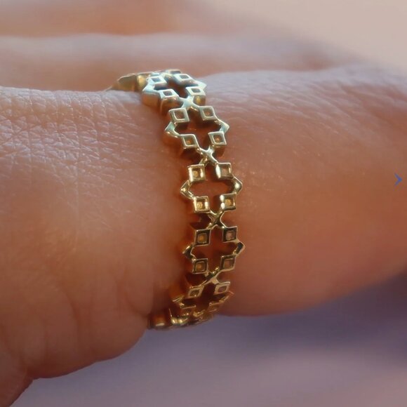 Birks 18k Stackable Muse Ring